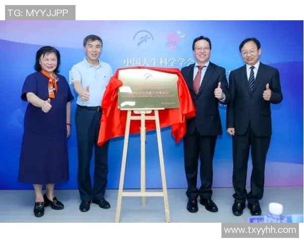 飞盘之路：周娜如何在深度对话中展现人生的无限可能